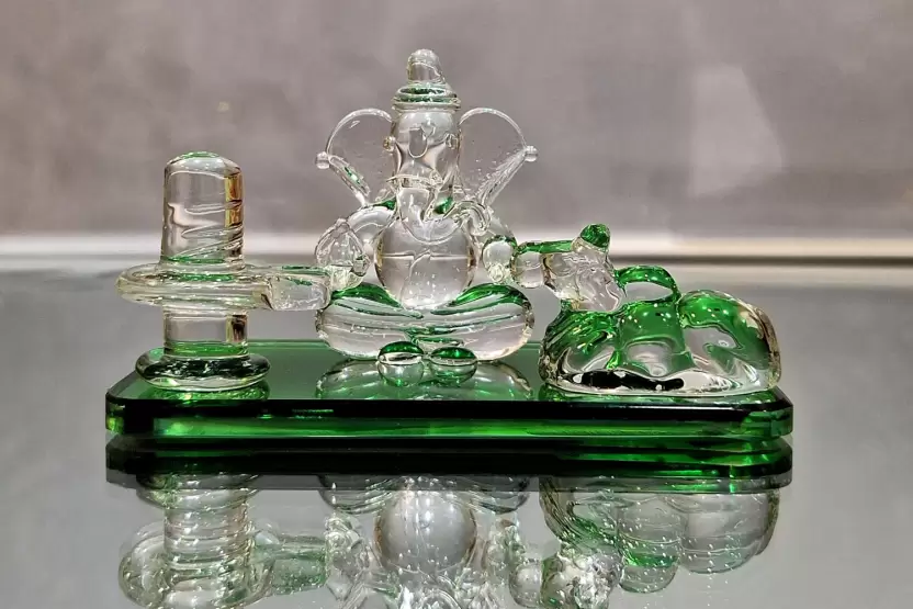 GlassWorld Glass Handicraft Lord Shiv Nandi Ganesh Glass Statue Decorative Showpiece - 7 cm - Assorted colors - Image 3